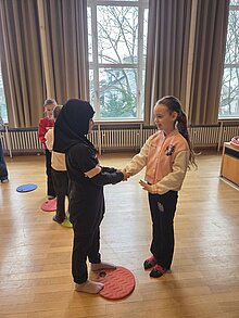 Foto zwei Kinder Streitschlichtung