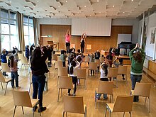 Foto Klasse 1 und 2 beim Tanzworkshop